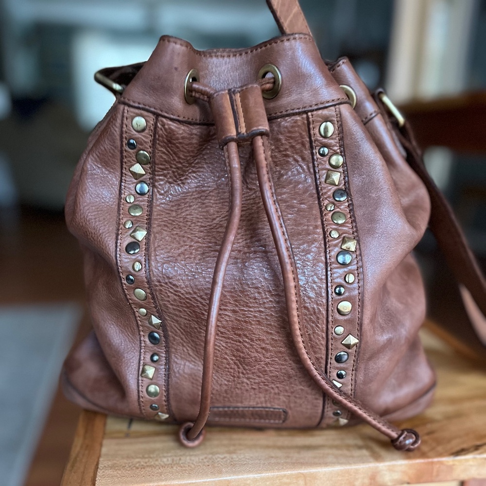MARTA PONTI BROWN LEATHER & STUDS ADJUSTABLE BUCKET CROSSBODY - Picture 4 of 8